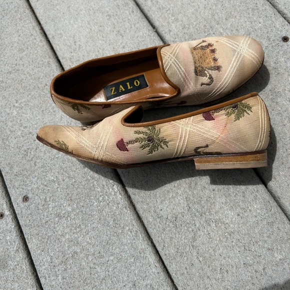 Vintage Zalo Women's Tan Elephant Embroidered Loafers, Cottagecore, Safari - Picture 7 of 9